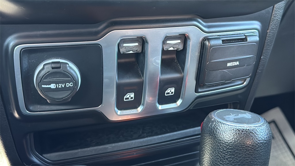 2022 Jeep Wrangler Willys photo 28