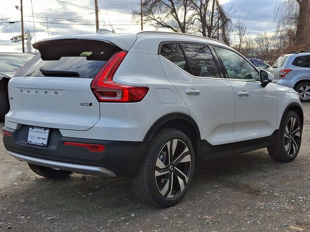 2025 Volvo XC40 AWD Plus photo 3