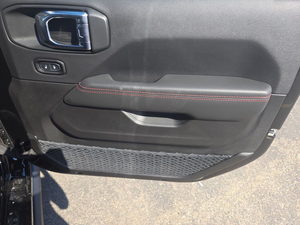 2025 Jeep Wrangler Rubicon X photo 3