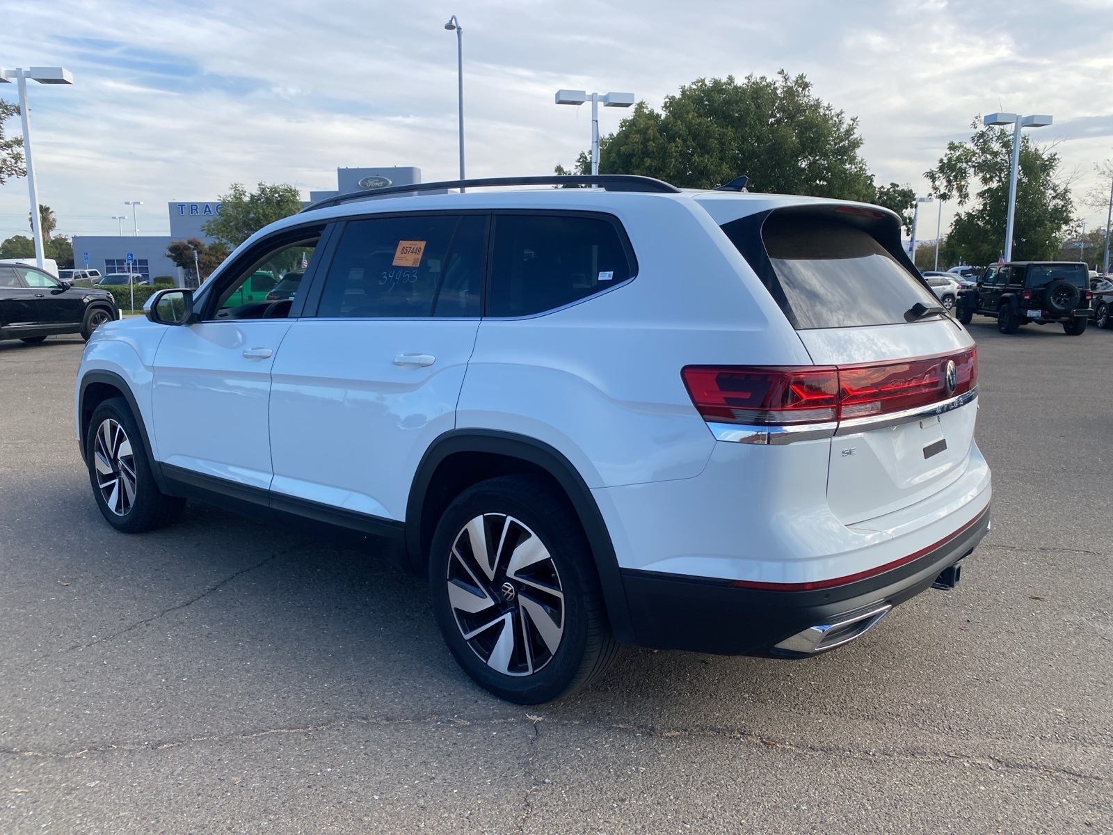 2024 Volkswagen Atlas SE Technology photo 6