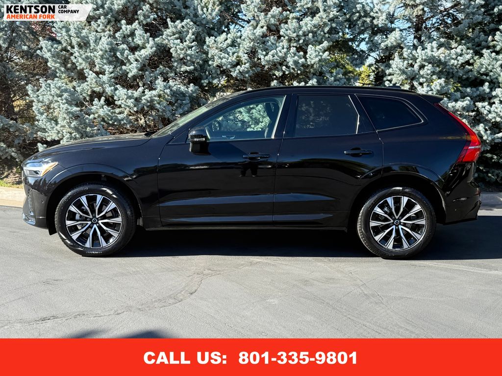 2025 Volvo XC60 B5 Plus photo 4
