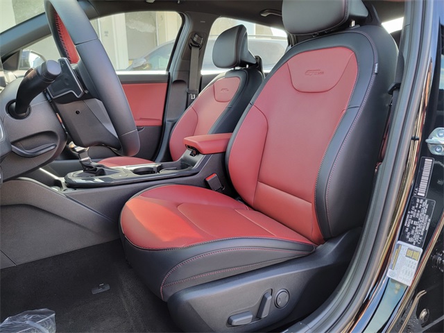 2025 Kia K4 GT-Line photo 11
