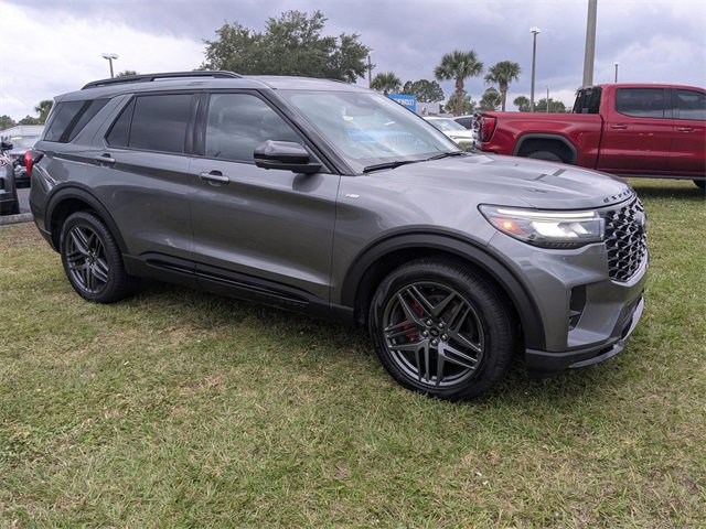 2025 Ford Explorer ST-LINE's photo