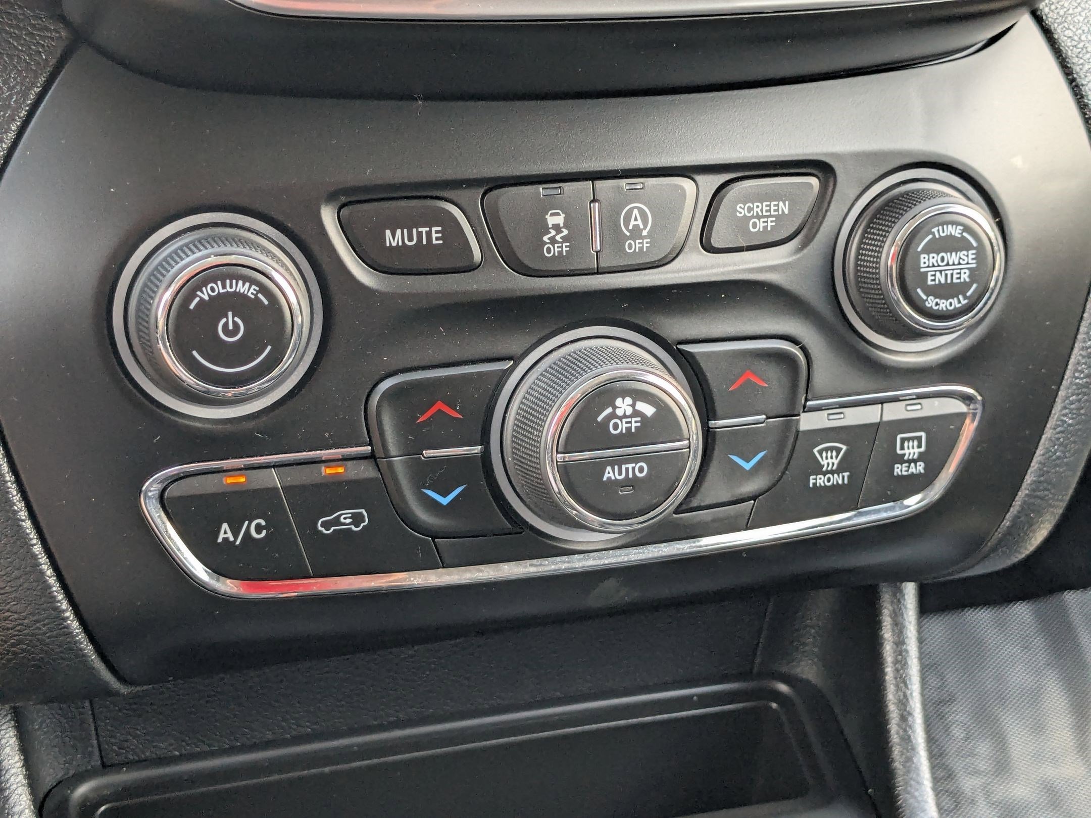 2022 Jeep Cherokee Trailhawk photo 19