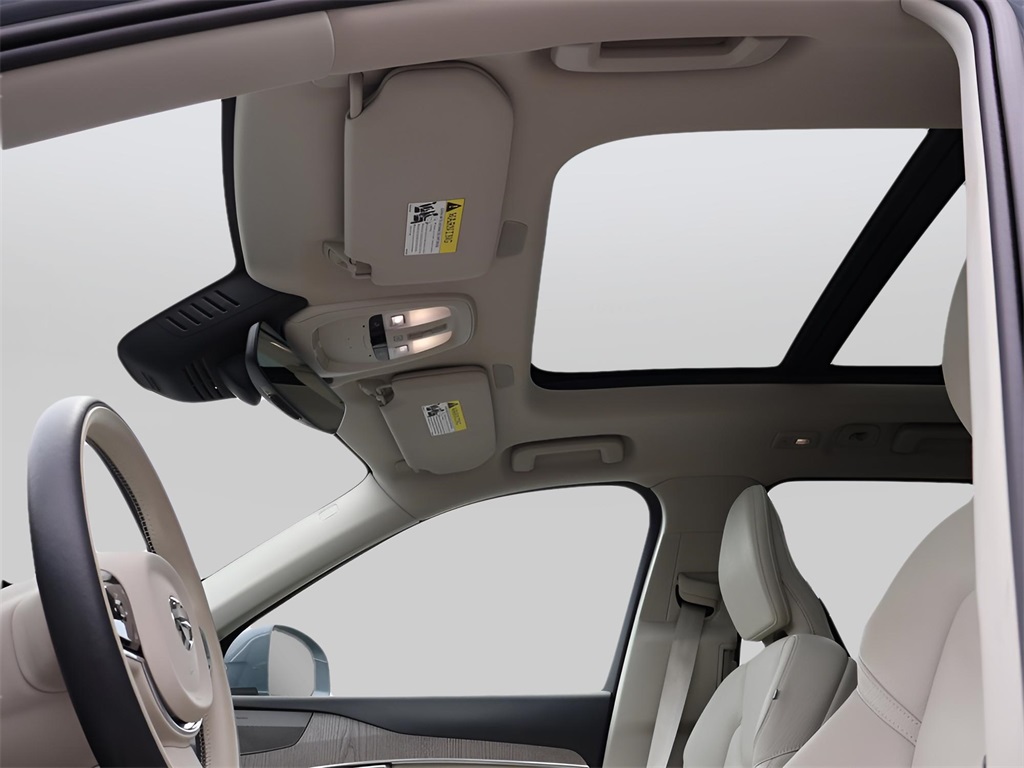 2023 Volvo XC90 Recharge T8 Plus photo 2