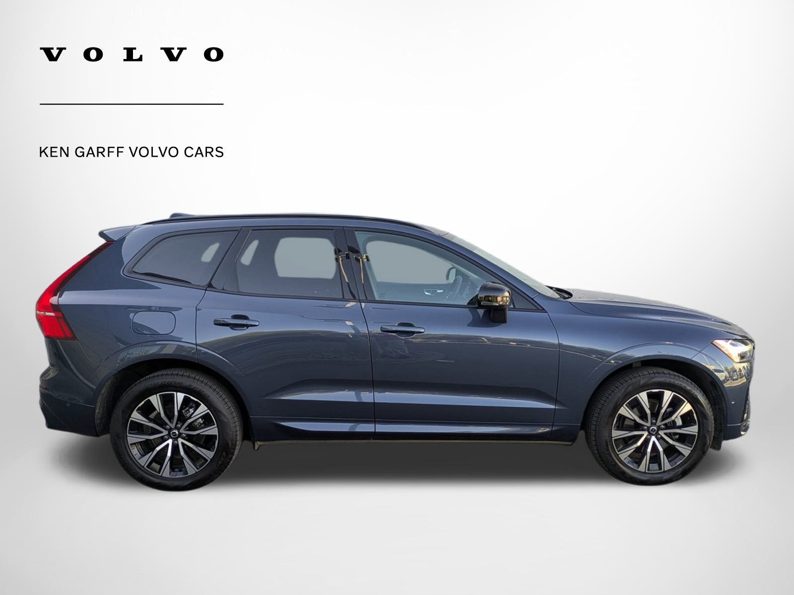 2025 Volvo XC60 Plus photo 2