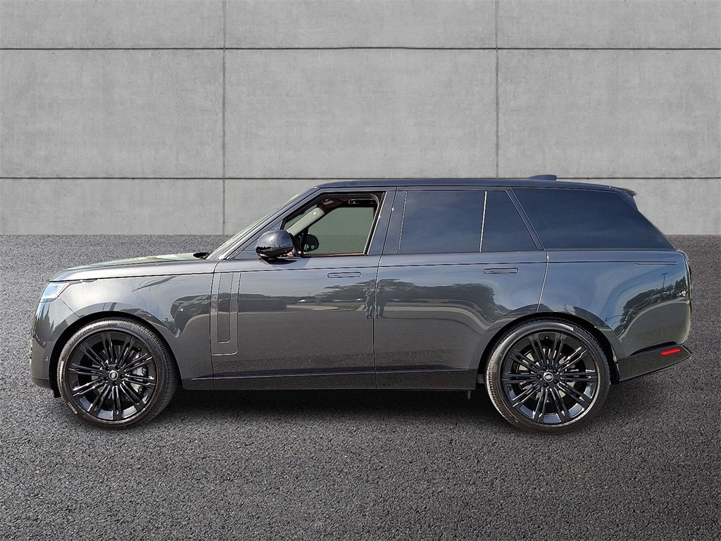 2025 Land Rover Range Rover SE photo 4