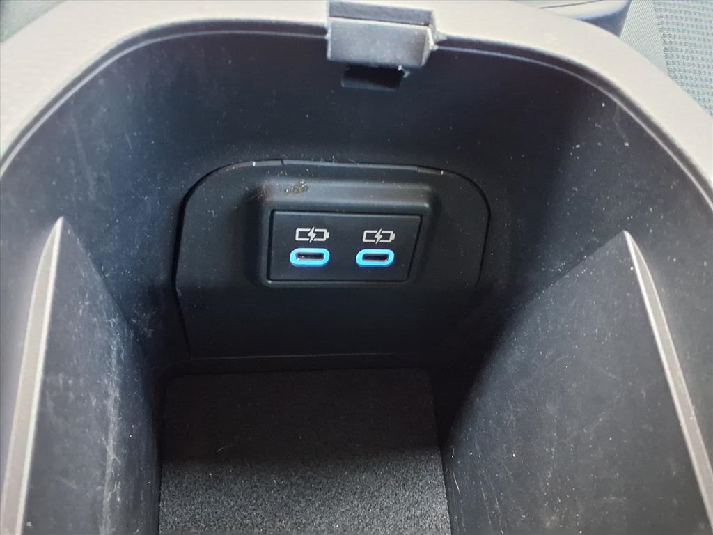 2022 Toyota RAV4 Hybrid LE photo 19