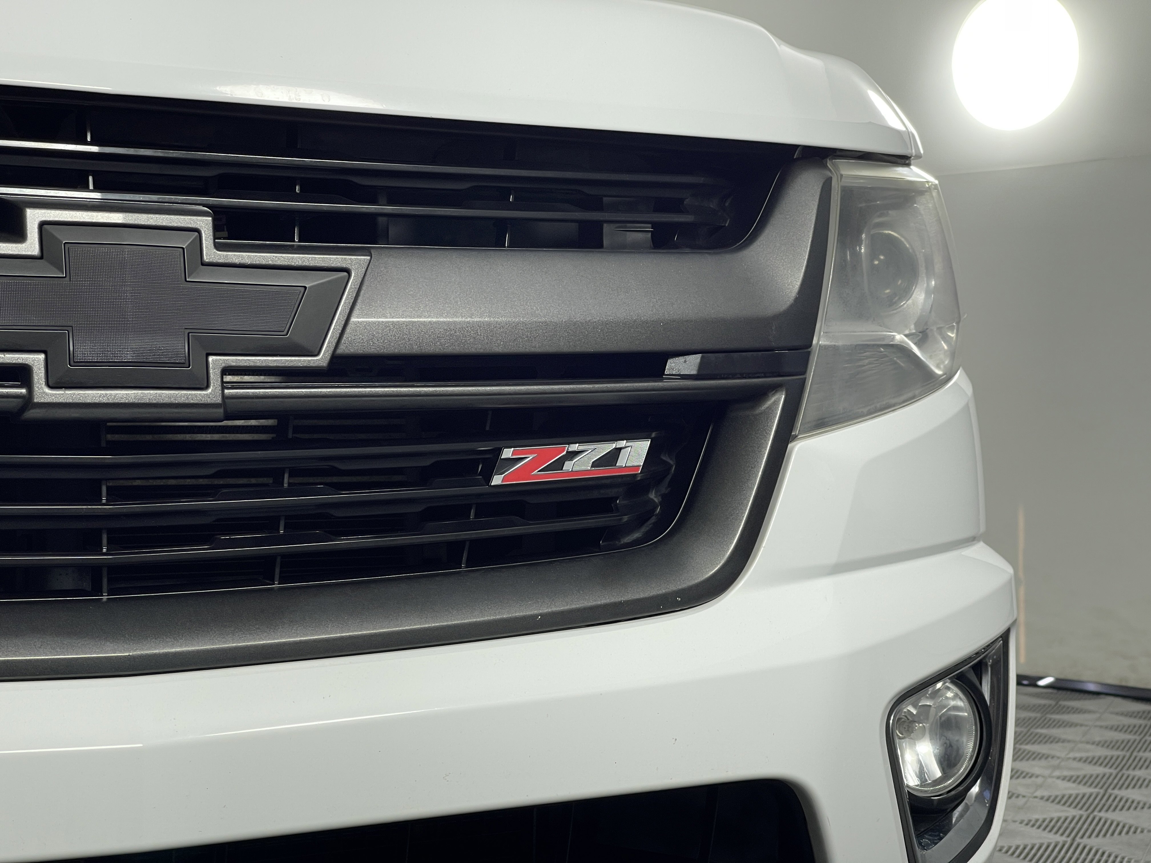 2017 Chevrolet Colorado Z71 photo 2