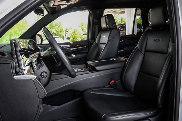 2022 Cadillac Escalade Luxury photo 10