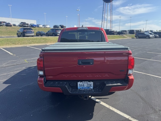 2019 Toyota Tacoma TRD Sport photo 4