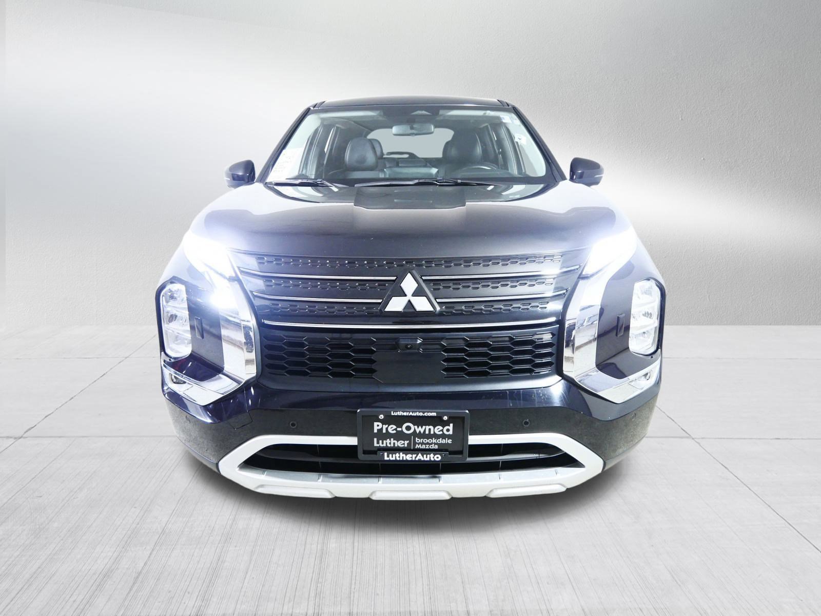 Used 2024 Mitsubishi Outlander SE with VIN JA4J4VA8XRZ050515 for sale in Brooklyn Center, Minnesota