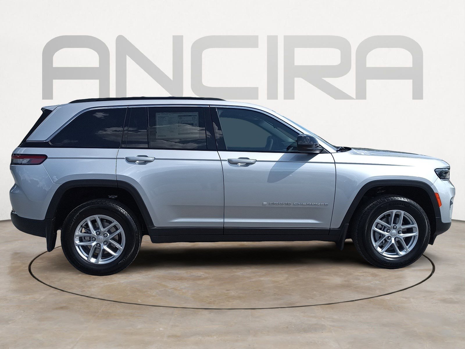 2025 Jeep Grand Cherokee Laredo X photo 11