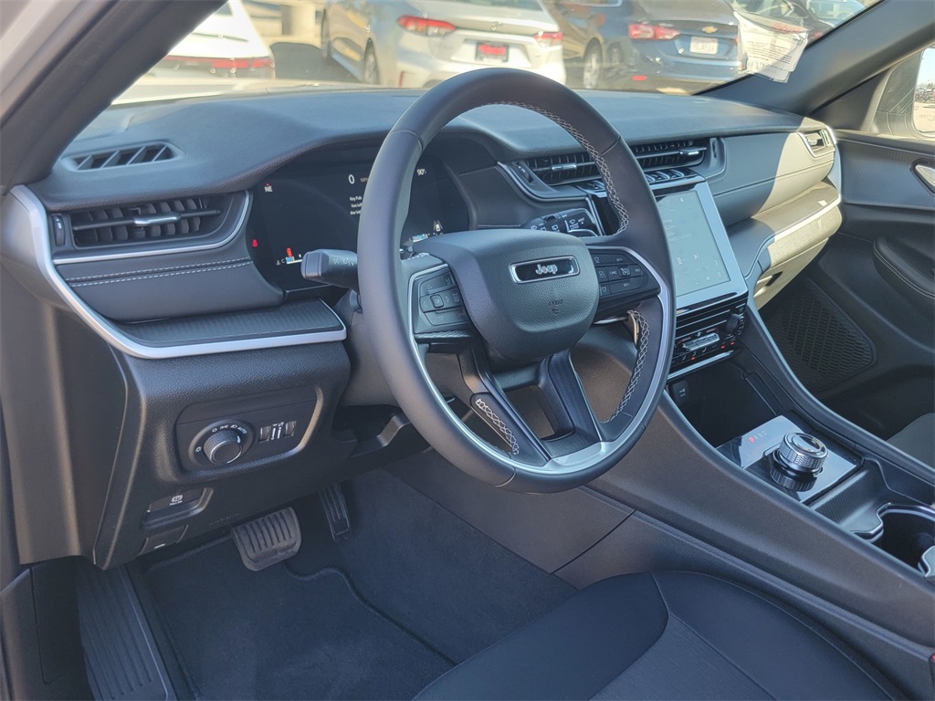 2025 Jeep Grand Cherokee Laredo X photo 4