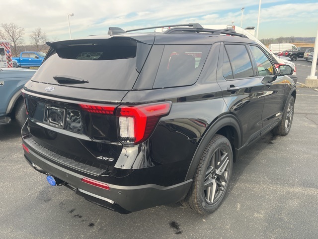 2026 Ford Explorer ST-Line photo 2