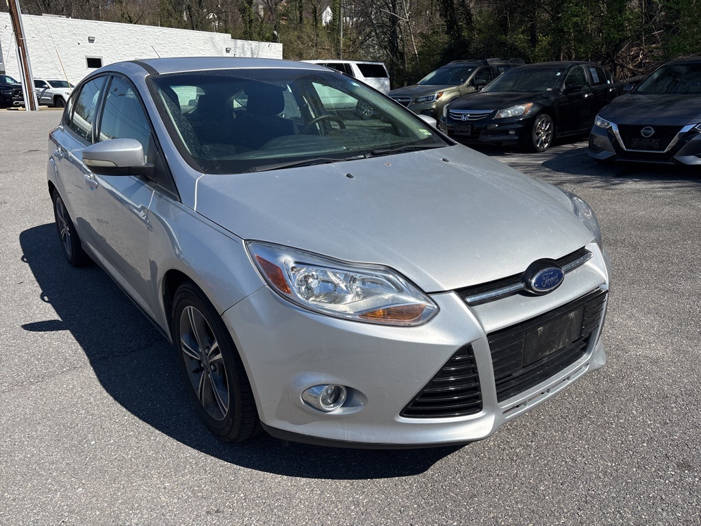 Used 2012 Silver Ford SE image 1