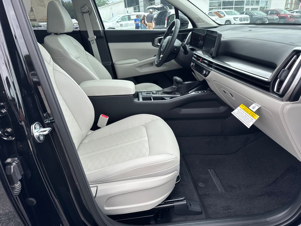 2025 Kia Sorento S photo 13