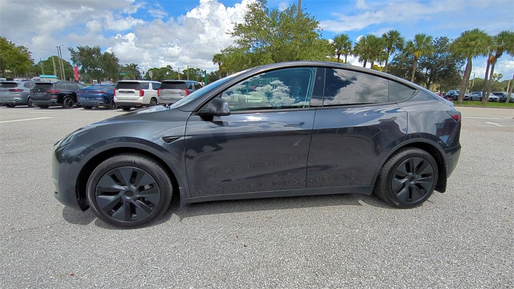 2024 Tesla Model Y Long Range photo 6