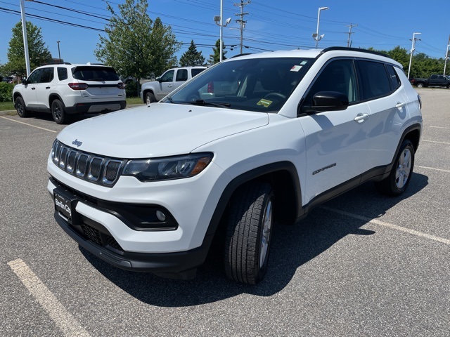 2022 Jeep Compass Latitude photo 3