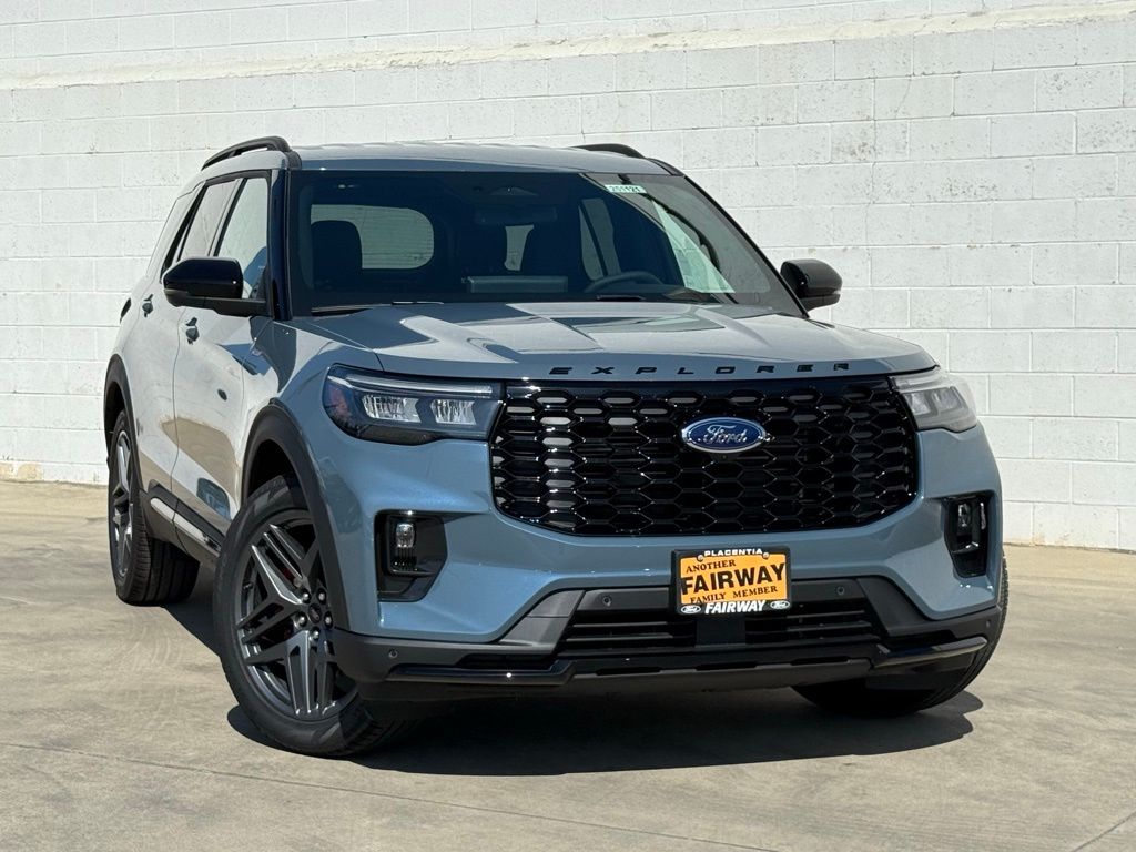 2025 Ford Explorer ST-Line photo 2