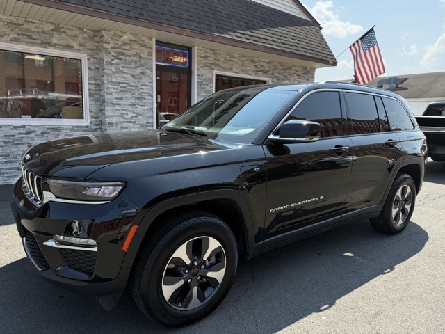 2023 Jeep Grand Cherokee 4xe's photo