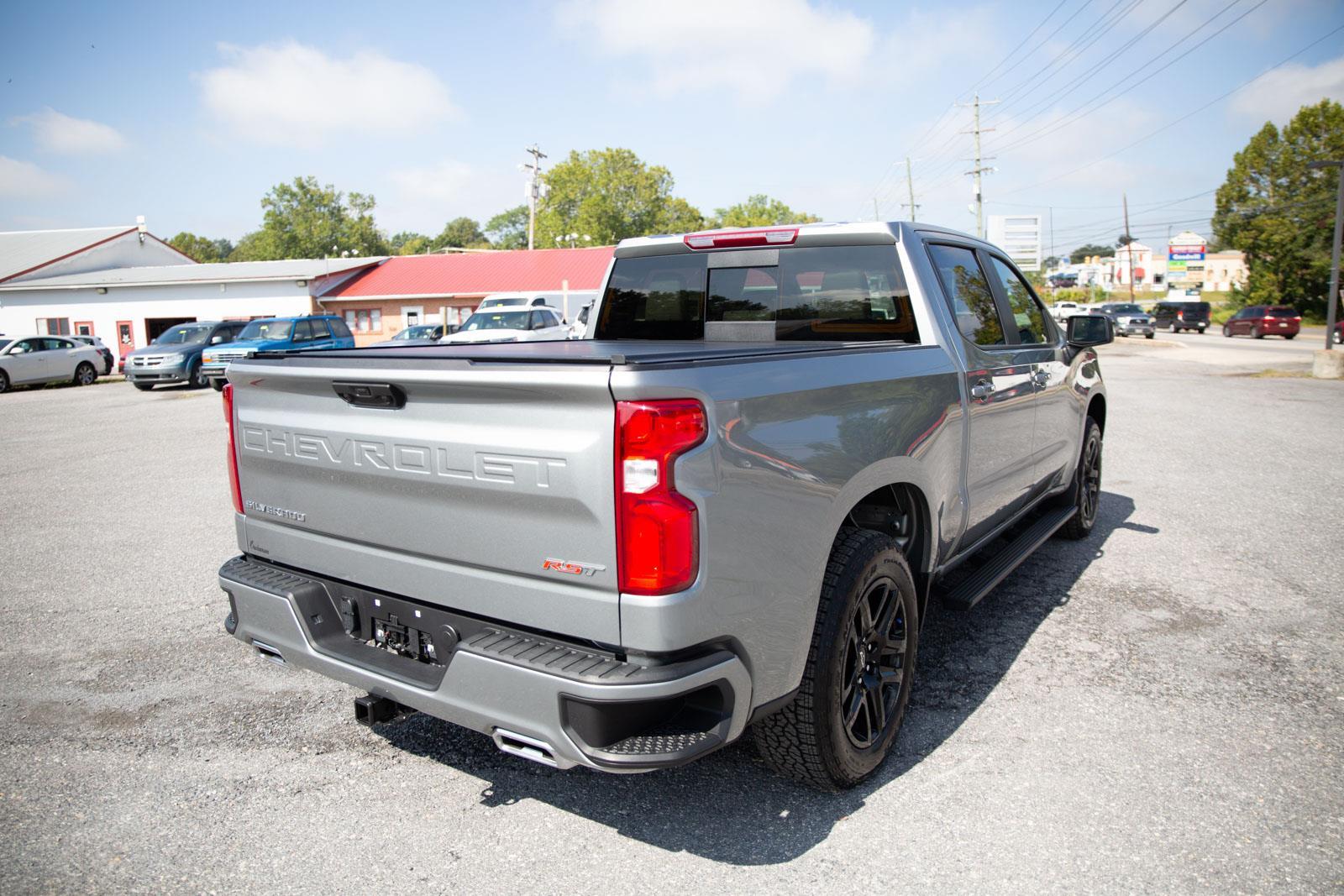 2025 Chevrolet Silverado 1500 RST photo 3