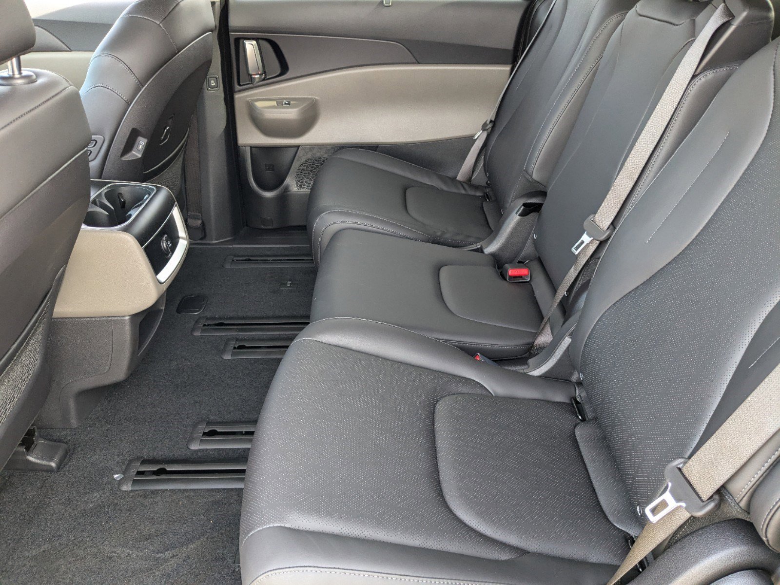 2025 Kia Carnival EX photo 16