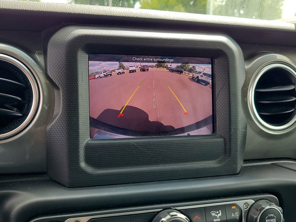 2021 Jeep Wrangler Unlimited Sahara photo 16