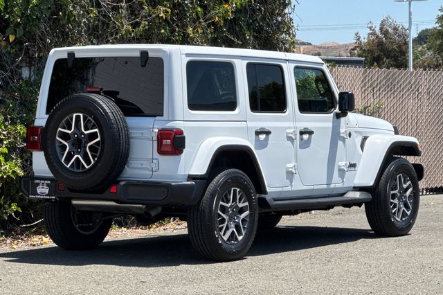 2025 Jeep Wrangler Sahara photo 4