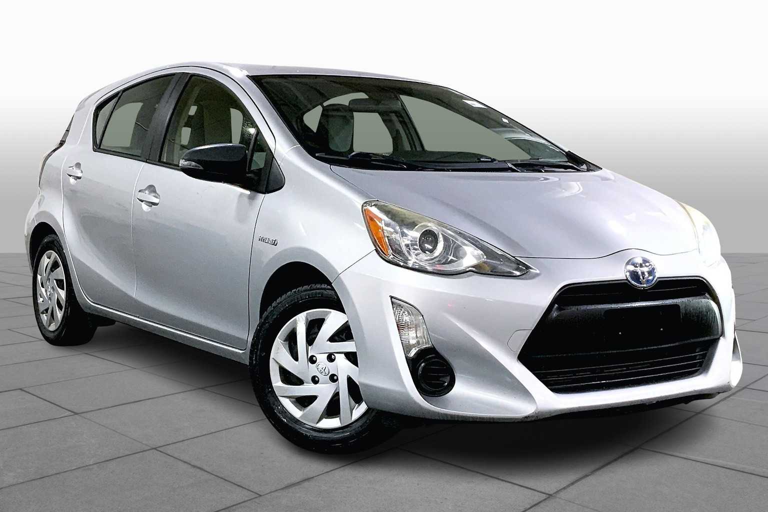 2015 Toyota Prius C One photo 2