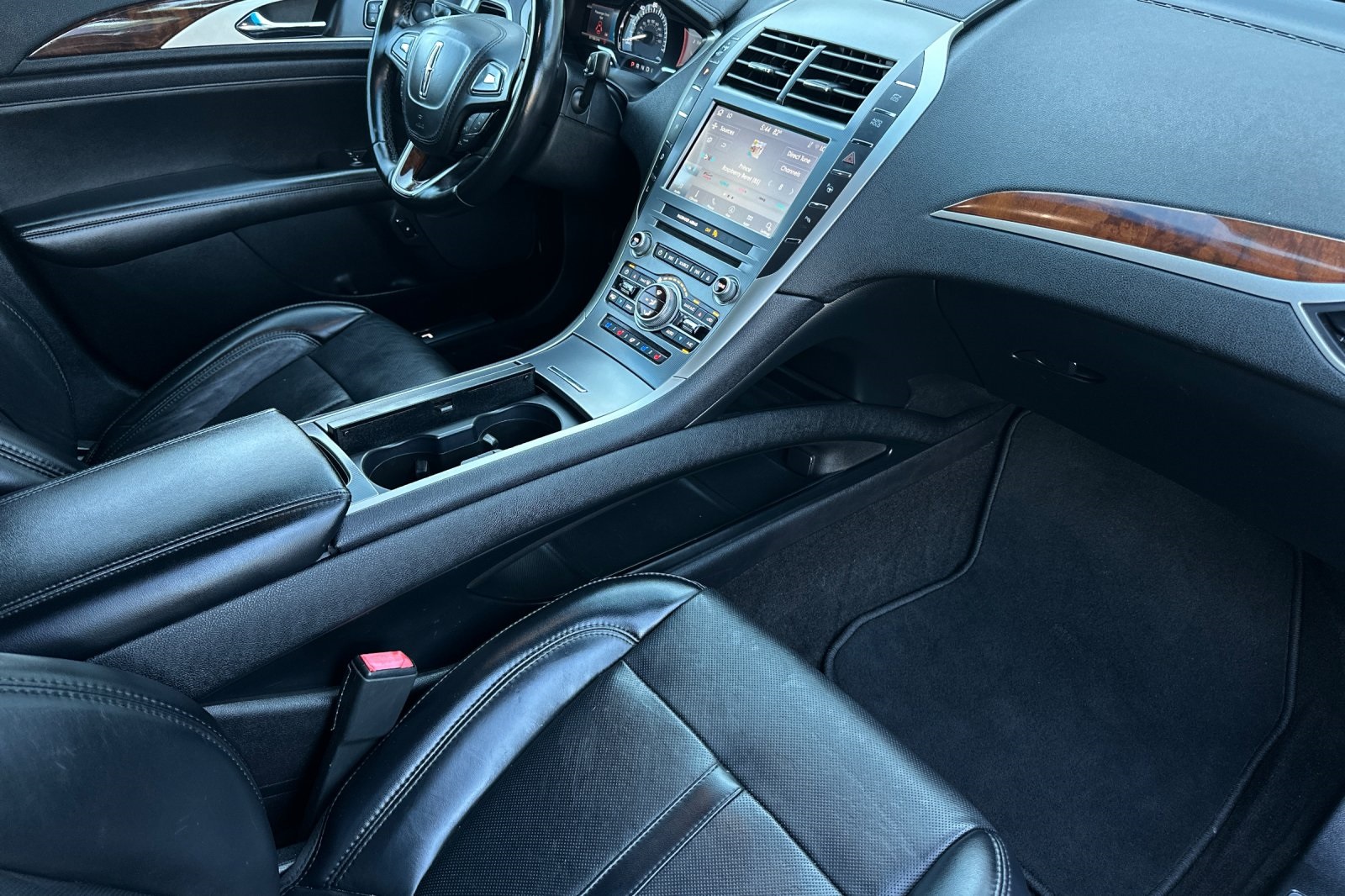 2020 Lincoln MKZ Hybrid Reserve photo 14