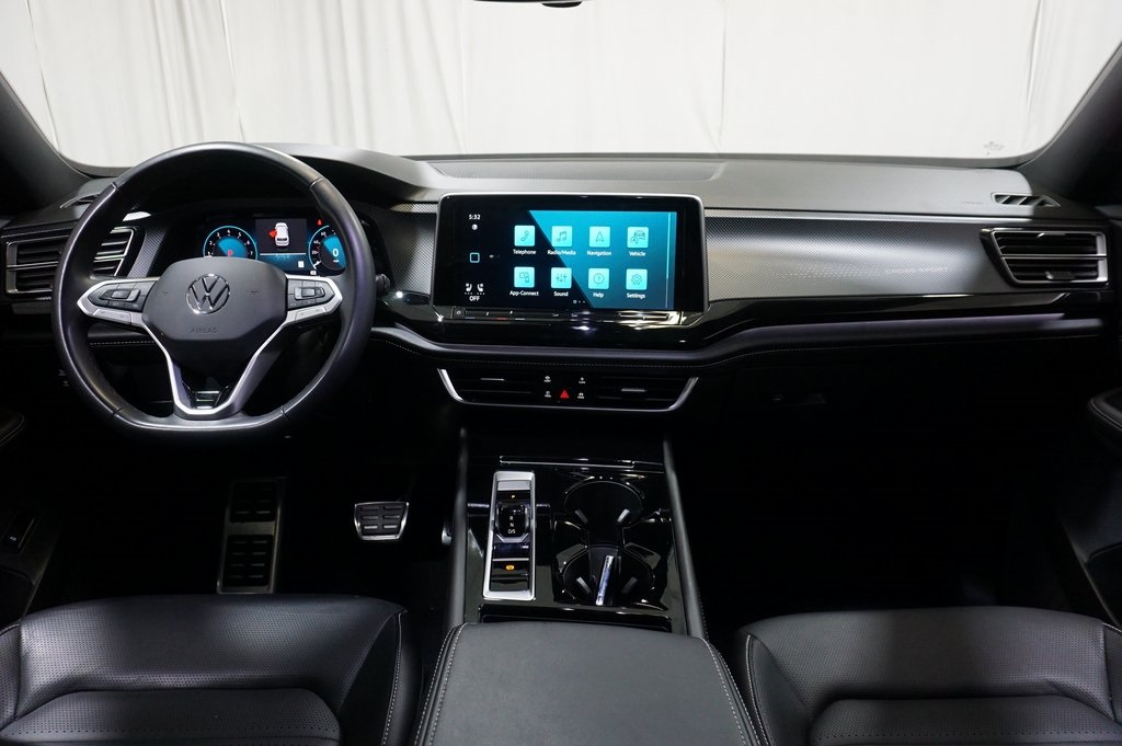 2025 Volkswagen Atlas Cross Sport SEL R-Line photo 13