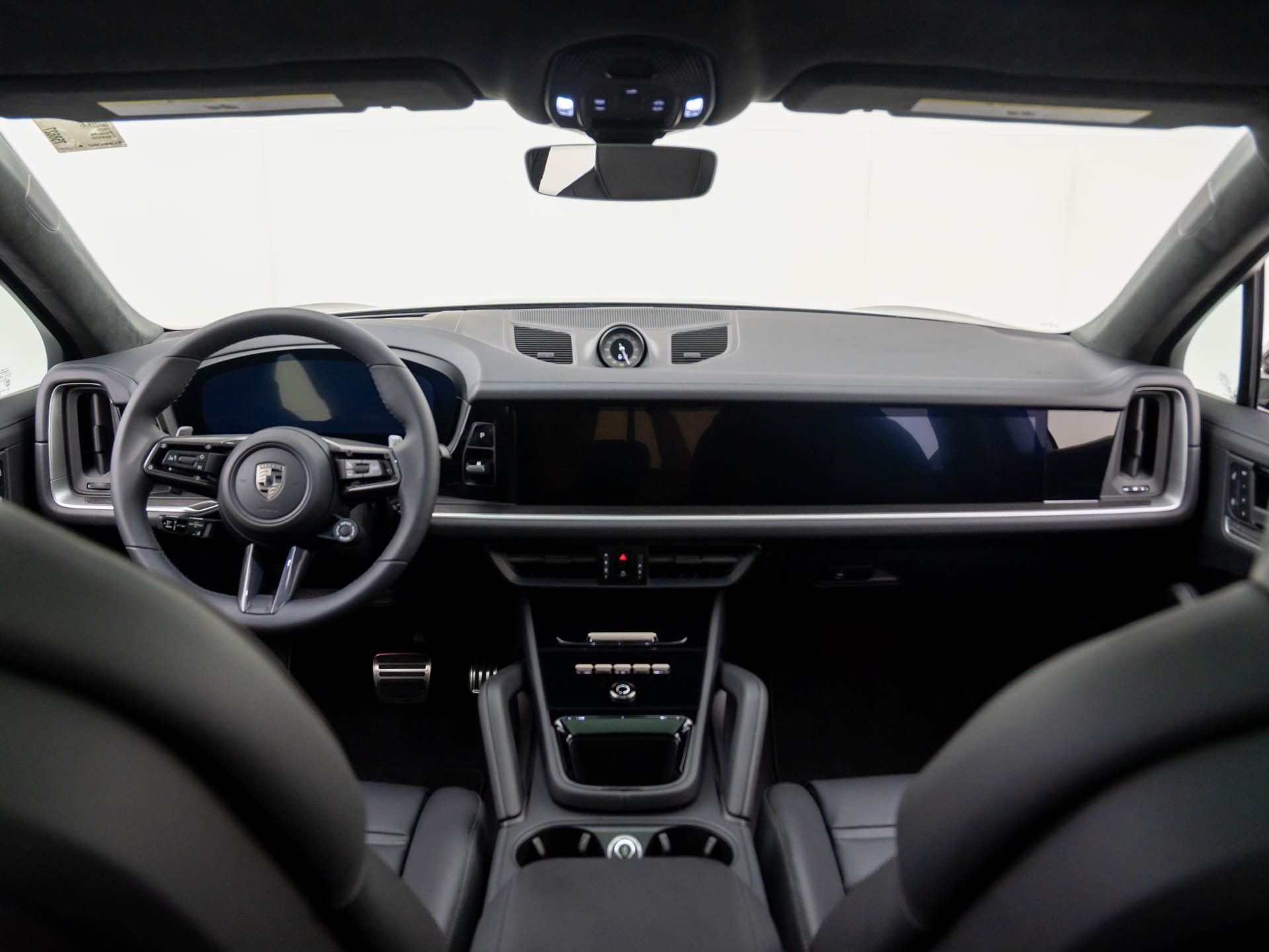 2025 Porsche Cayenne Turbo E-Hybrid Coupe photo 11