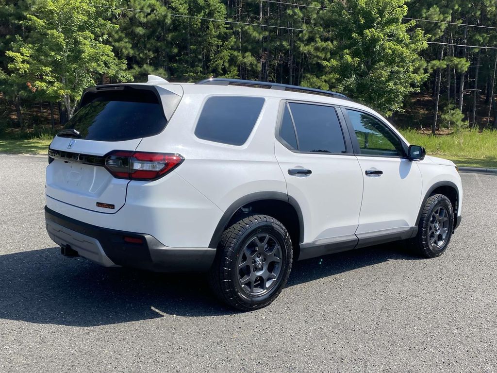 2025 Honda Pilot TrailSport photo 3