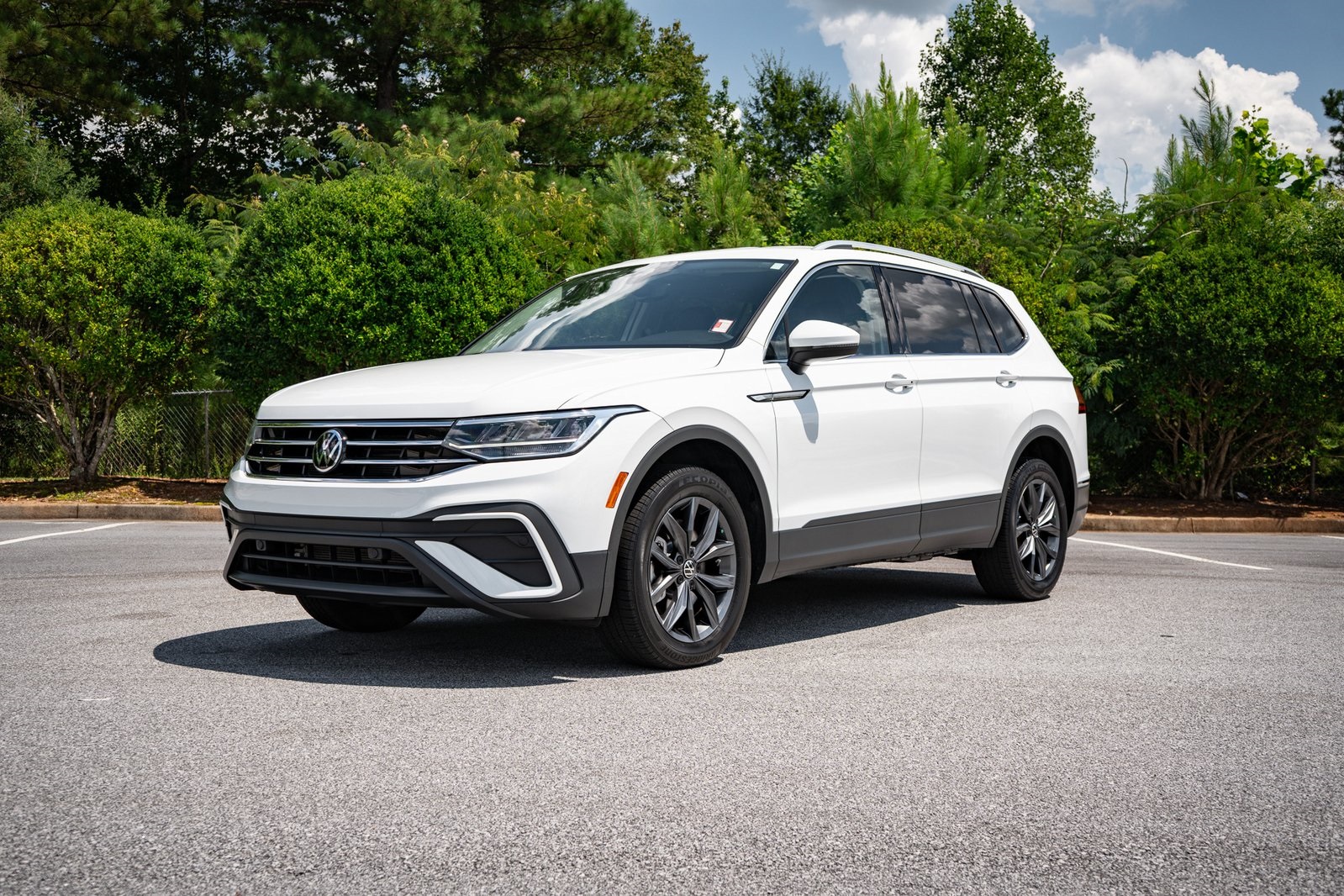 2022 Volkswagen Tiguan SE photo 3