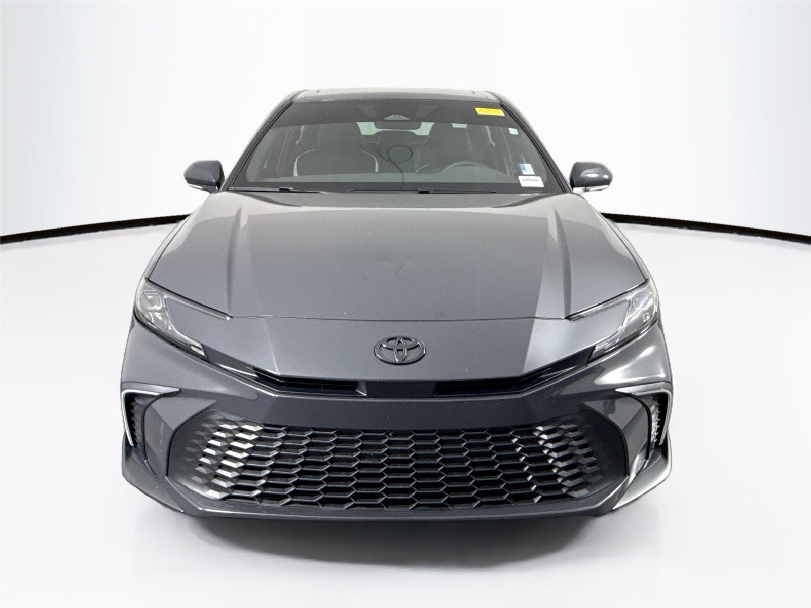 2025 Toyota Camry SE photo 3