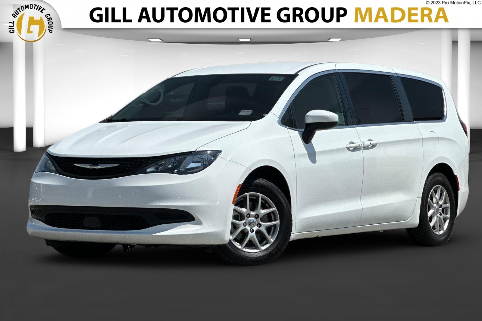 PRE-OWNED 2022 CHRYSLER VOYAGER LX's photo