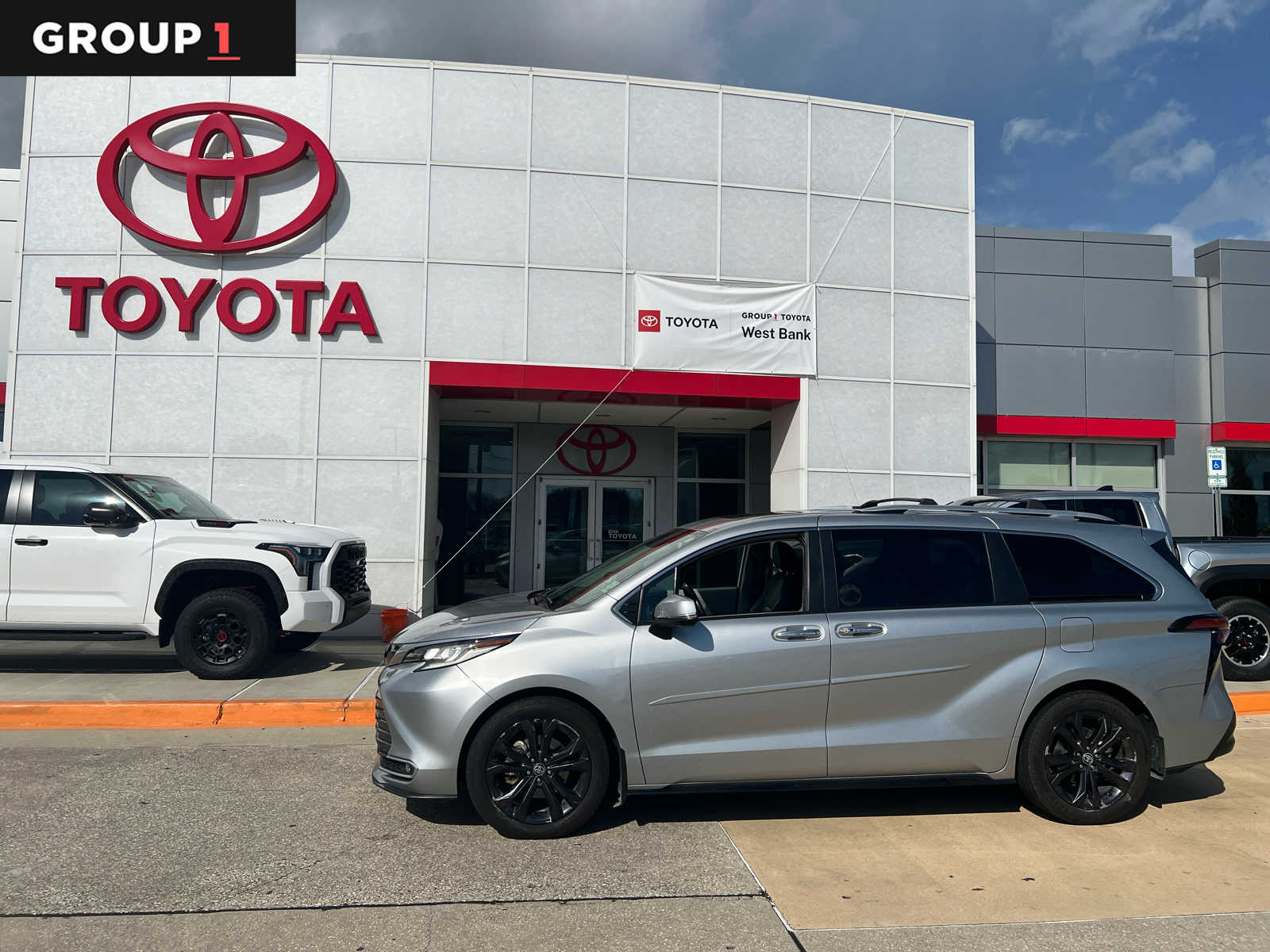 2022 Toyota Sienna Limited's photo