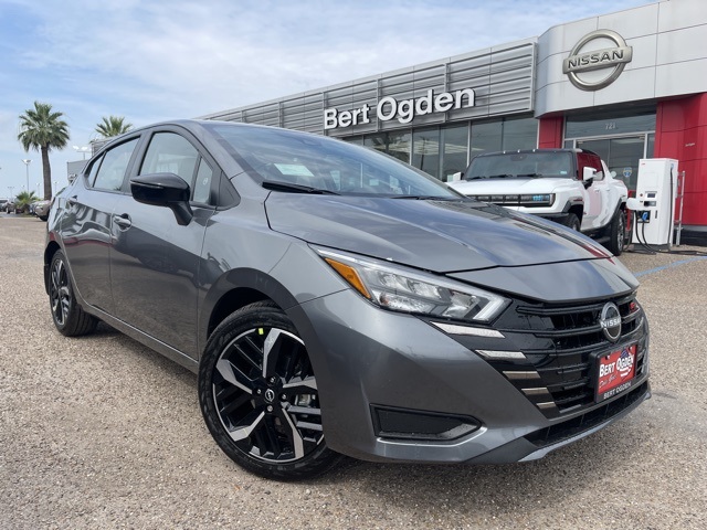 2025 Nissan Versa Sedan SR's photo