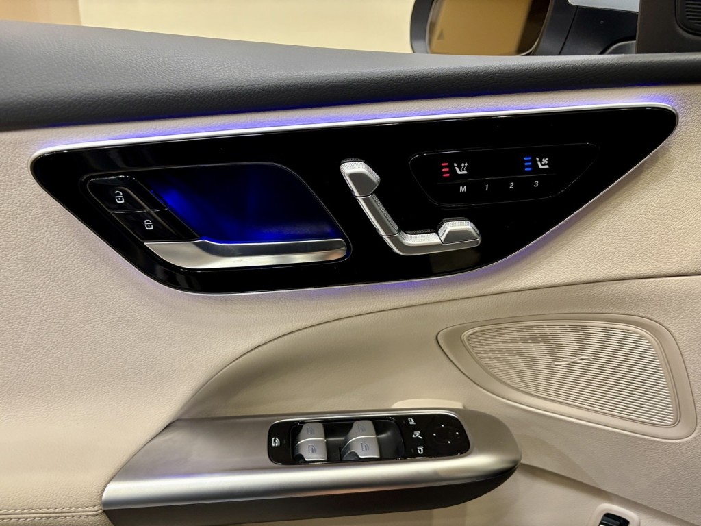 2025 Mercedes Benz C 300 photo 17