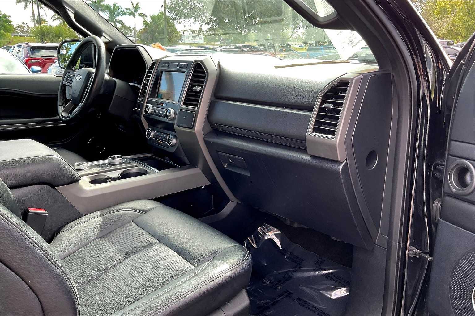 2019 Ford Expedition XLT photo 12