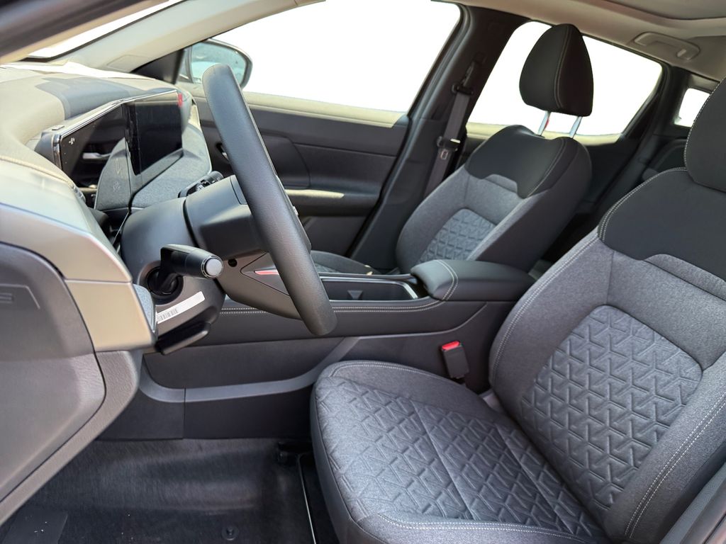 2025 Nissan Kicks SV photo 8