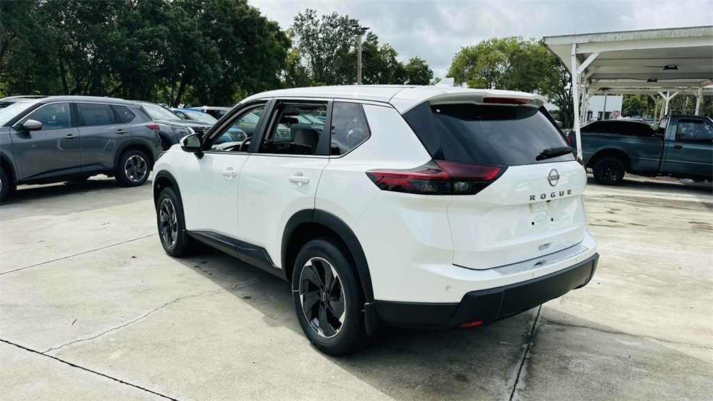 2025 Nissan Rogue SV photo 4