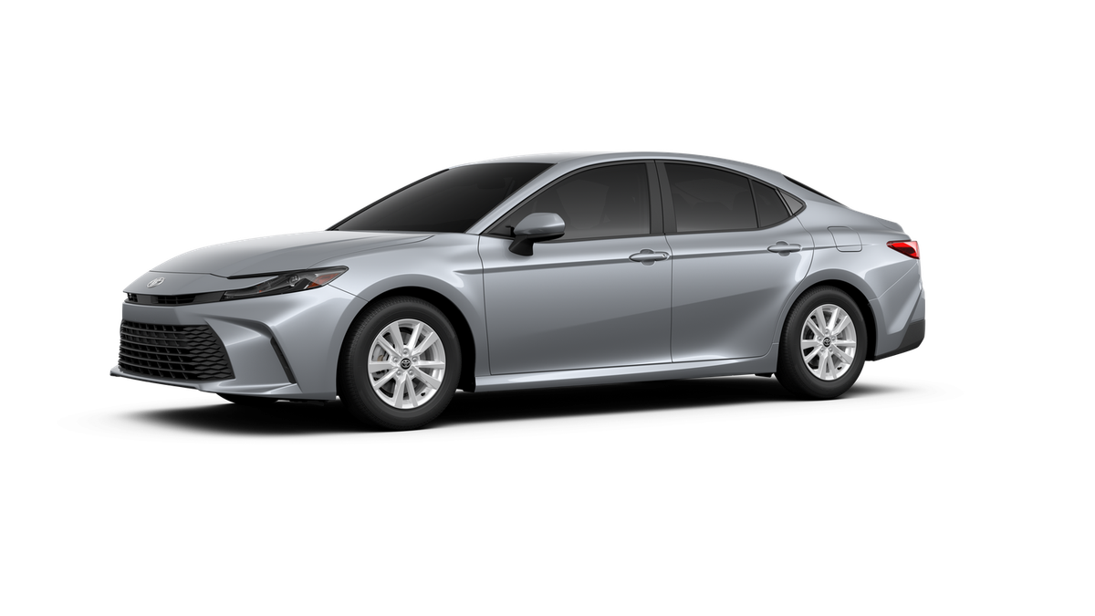 2025 Toyota Camry LE's photo