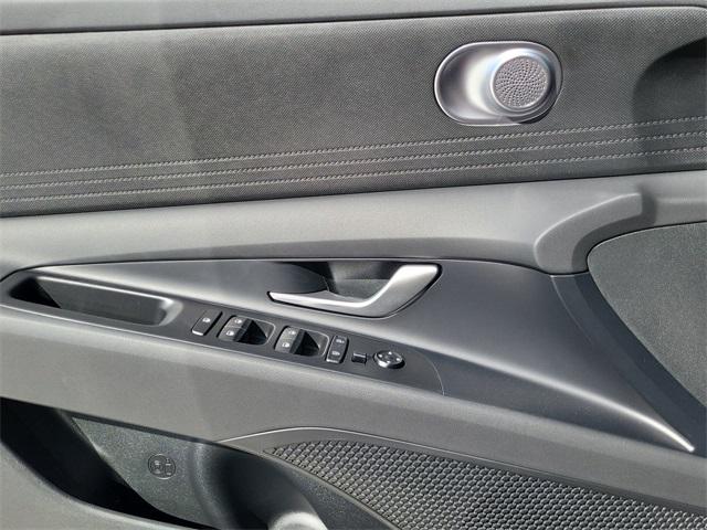 2025 Hyundai Elantra SE photo 10