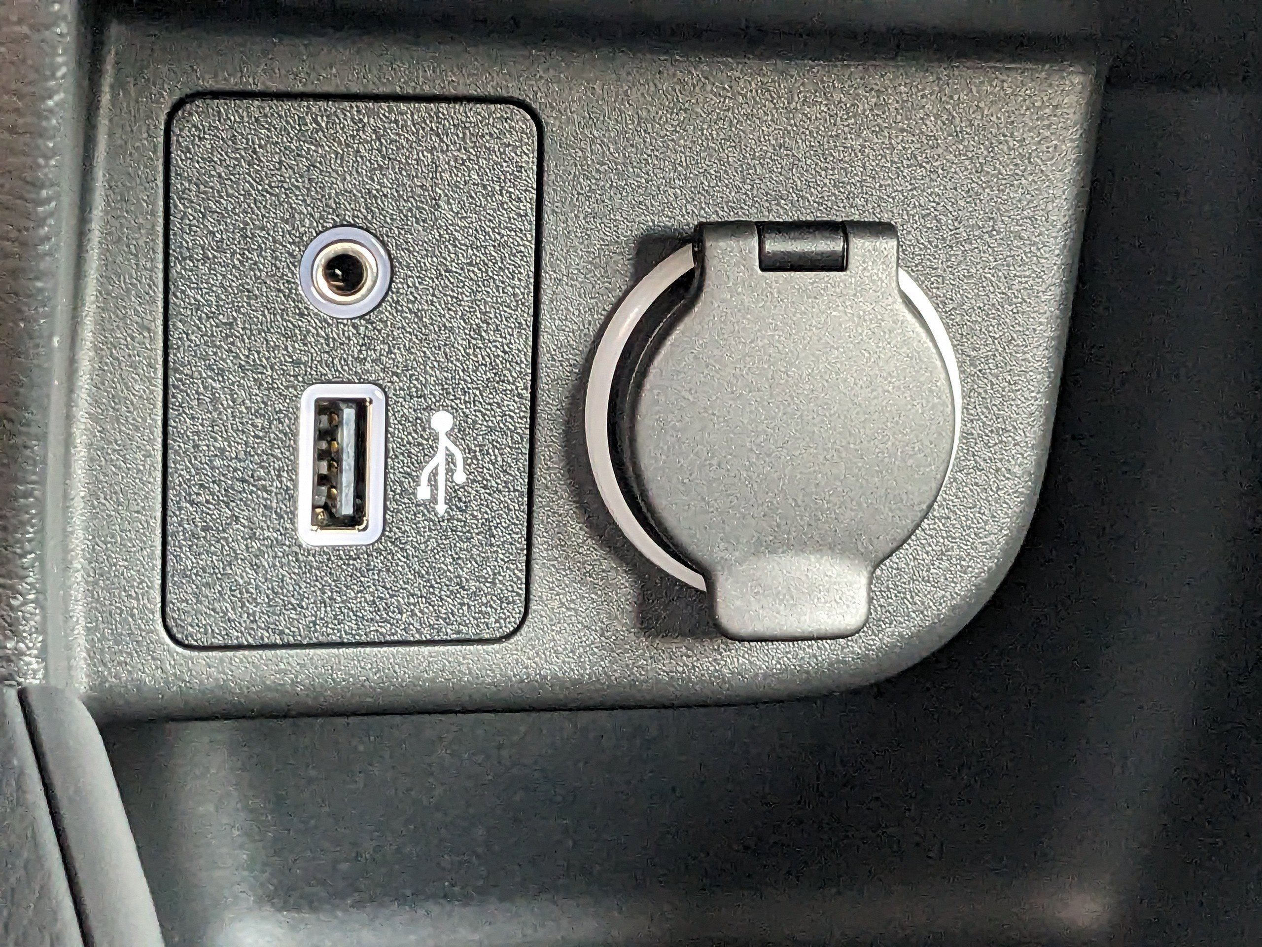 2025 Nissan Kicks Play S photo 16