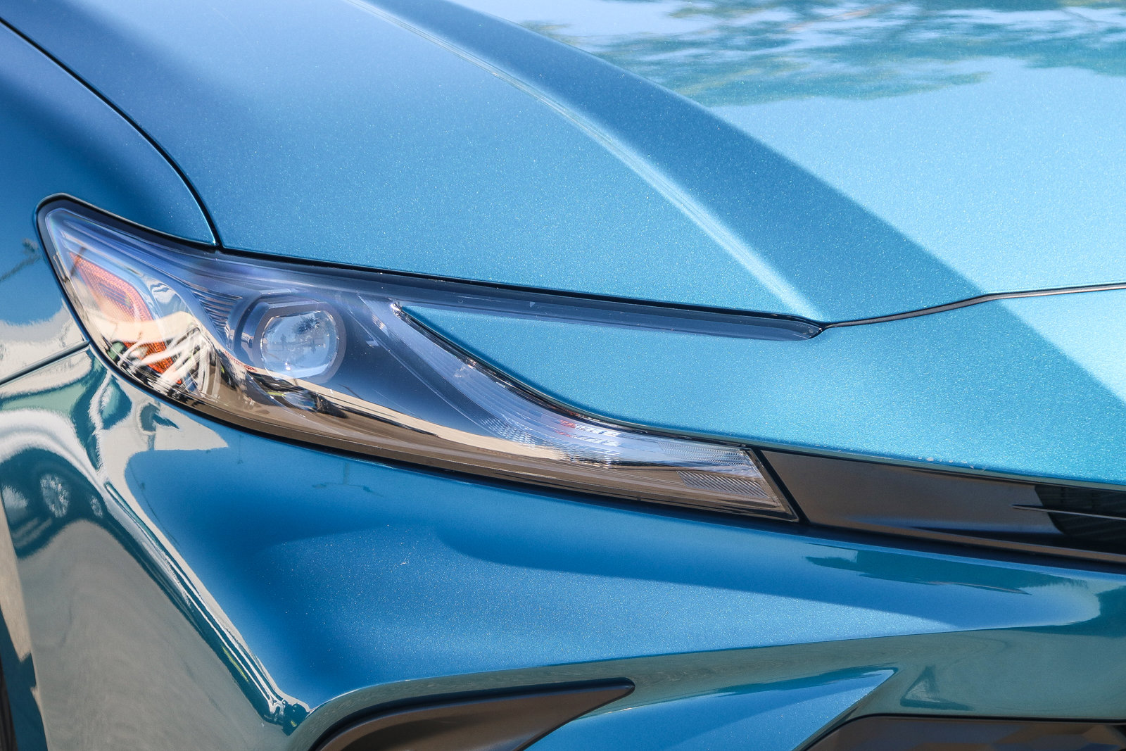 2025 Toyota Camry Hybrid SE photo 4