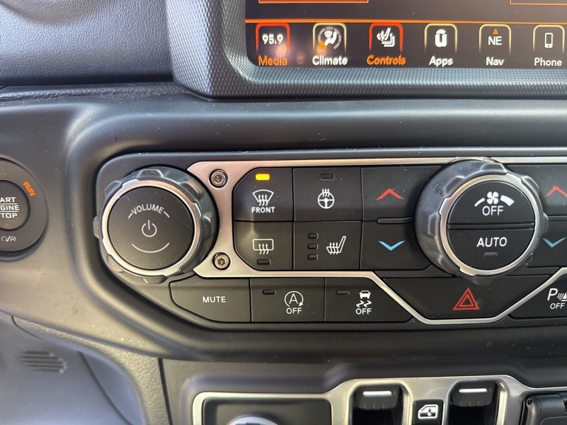 2023 Jeep Wrangler Altitude photo 28