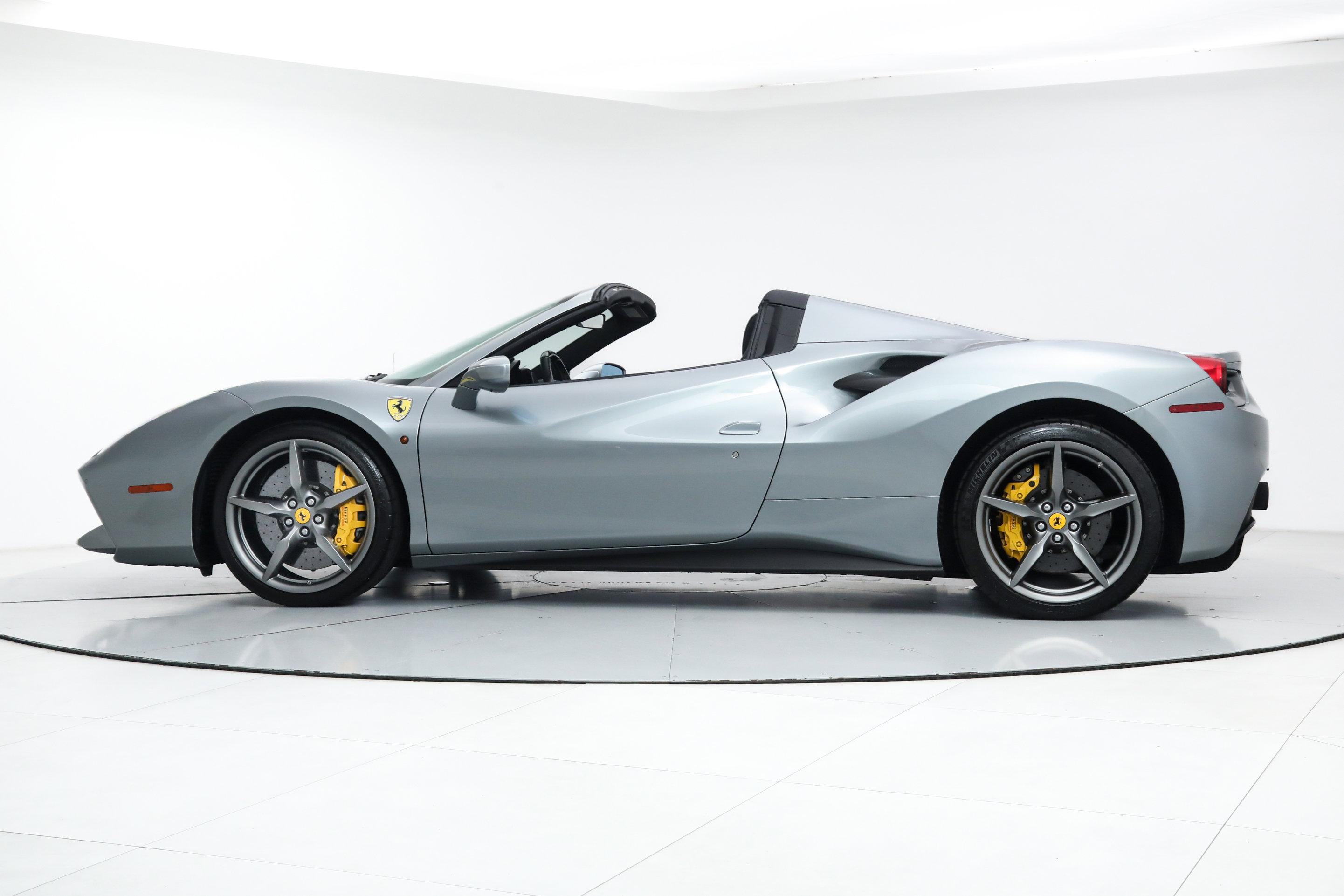 2018 Ferrari 488 Spider photo 3
