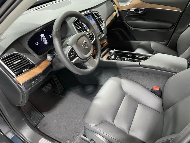 2025 Volvo XC90 T8 Plus photo 11
